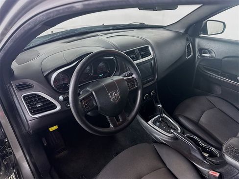 Used 2013 Dodge Avenger SE image 29