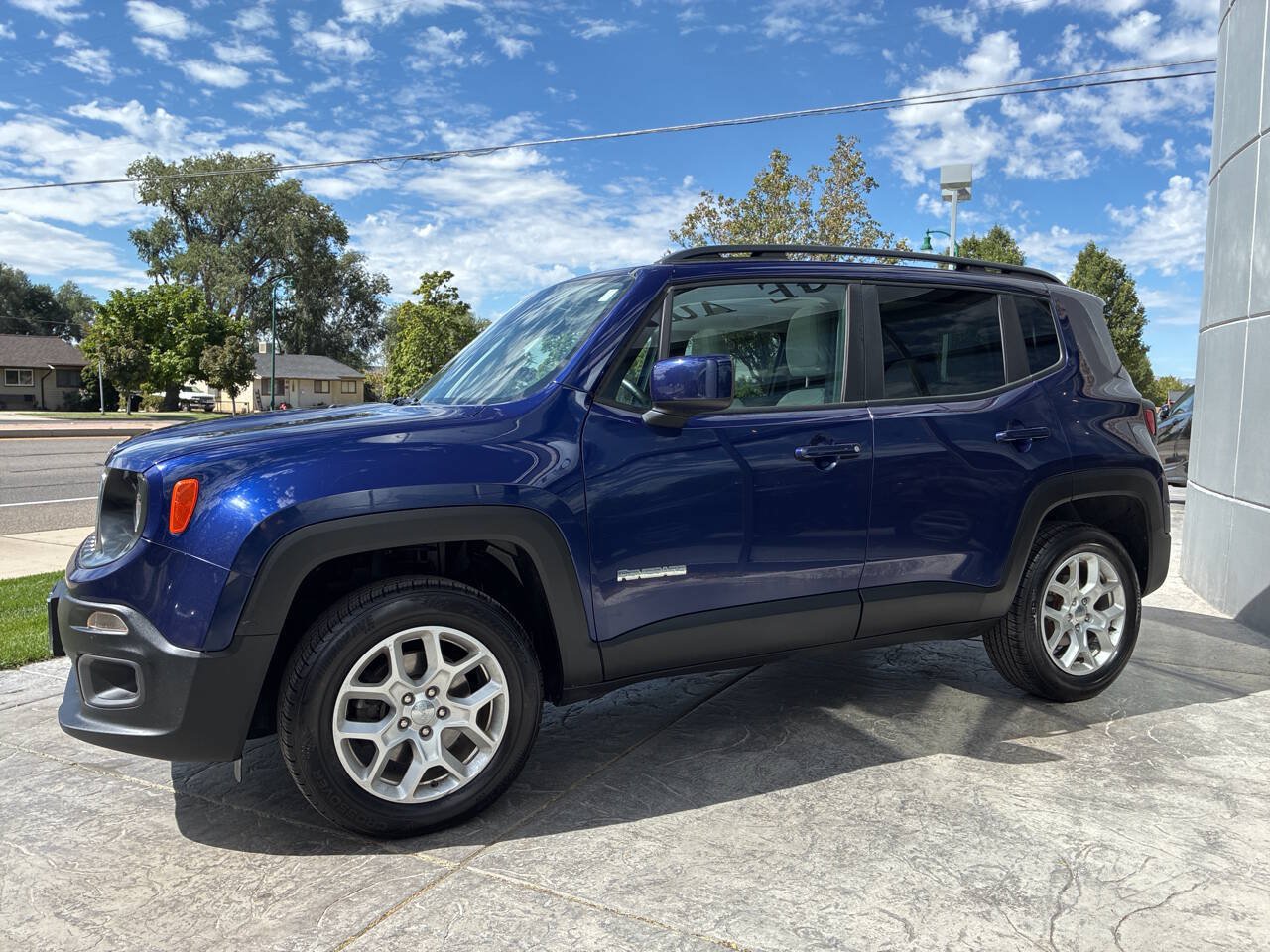 Used 2018 Jeep Renegade Latitude w/ Cold Weather Group AWD/4WD image 4