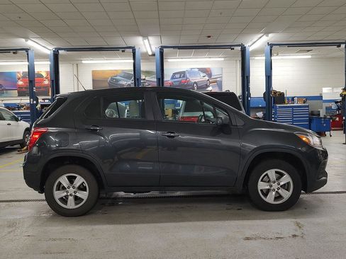 Used 2019 Chevrolet Trax LS image 26
