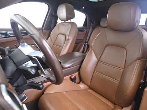 Certified 2023 Porsche Cayenne GTS AWD/4WD image 5