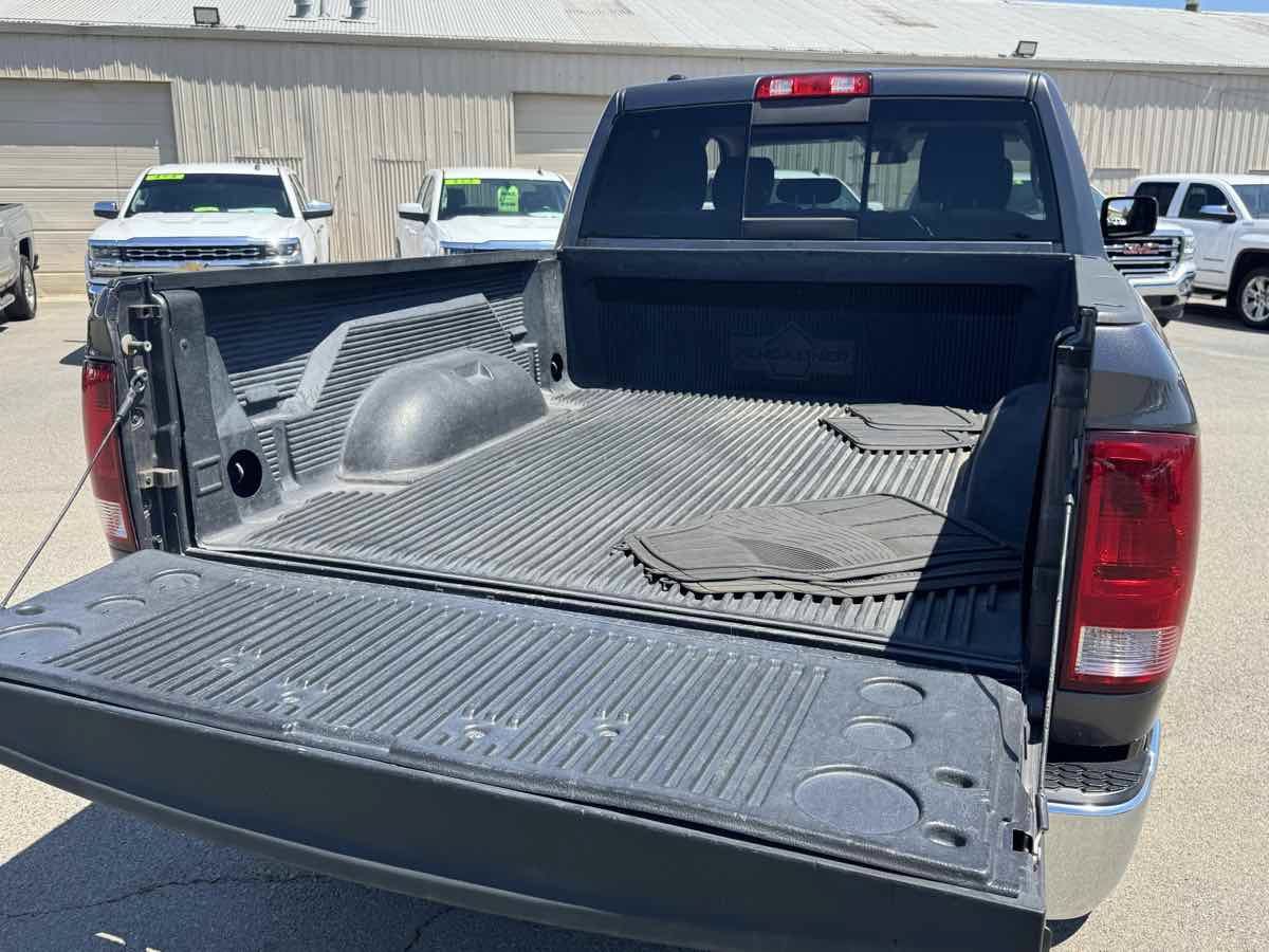 Used 2017 RAM 1500 Classic SLT AWD/4WD image 10