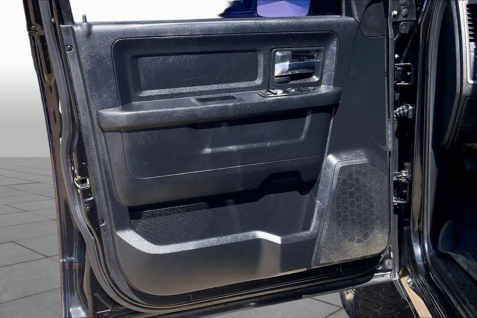 Used 2015 RAM 1500 Express RWD image 19
