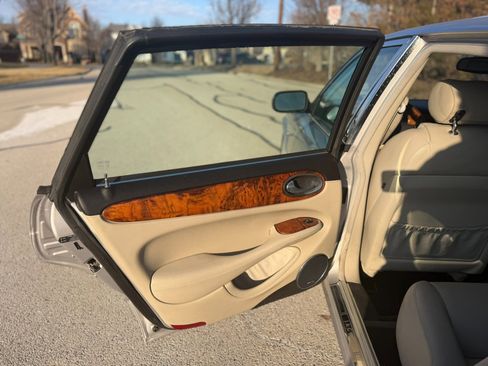 Used 2002 Jaguar XJ8 image 14