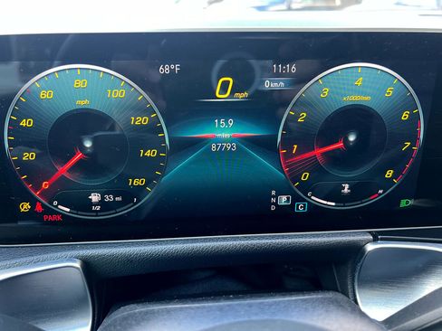 Used 2020 Mercedes-Benz GLB 250 4MATIC w/ Premium Package image 36