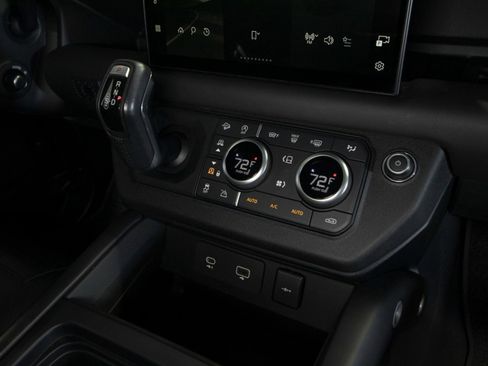 Used 2023 Land Rover Defender 90 V8 image 49
