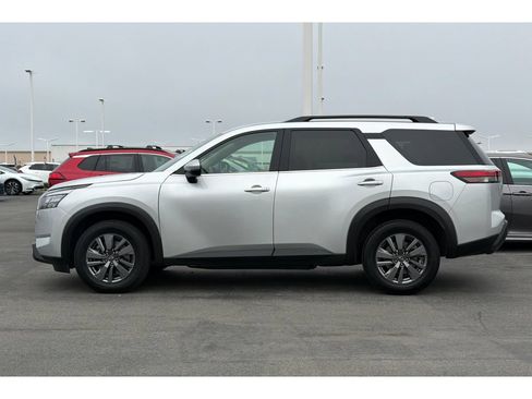 Used 2024 Nissan Pathfinder SV FWD image 7
