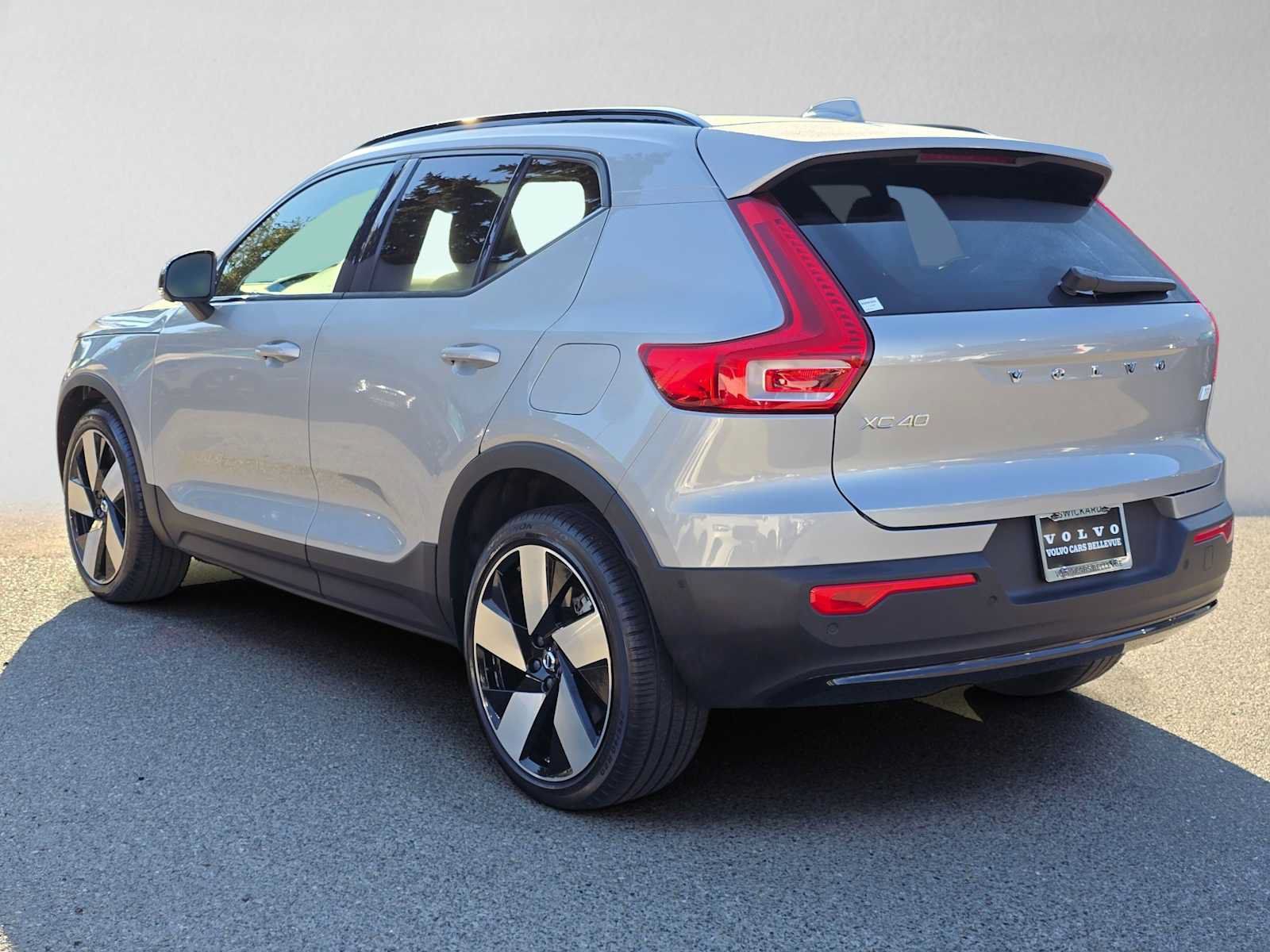 Used 2023 Volvo XC40 Recharge Ultimate AWD/4WD image 6