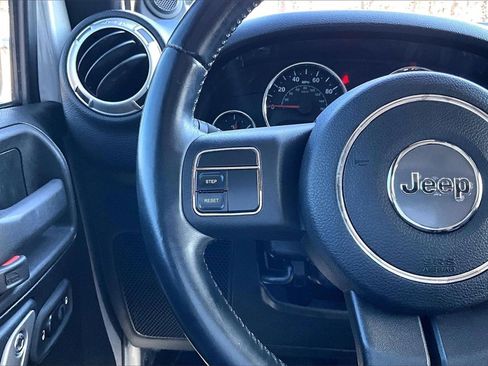 Used 2011 Jeep Wrangler Sahara image 10