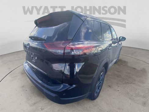 Used 2025 Nissan Rogue SV FWD image 9
