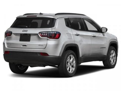 Used 2025 Jeep Compass Latitude w/ Convenience Group AWD/4WD image 5
