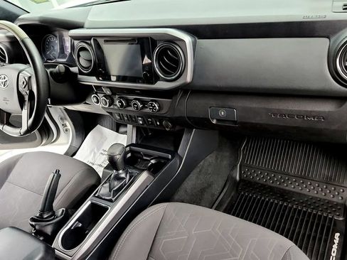 Used 2018 Toyota Tacoma TRD Sport w/ Technology Package AWD/4WD image 16