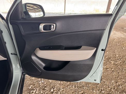 Used 2025 Hyundai Venue SEL image 34