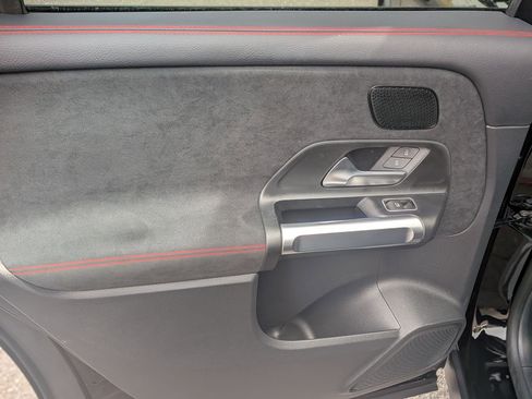 Certified 2025 Mercedes-Benz GLB 250 4MATIC image 28