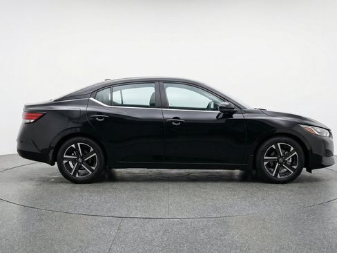 Used 2025 Nissan Sentra SV FWD image 11
