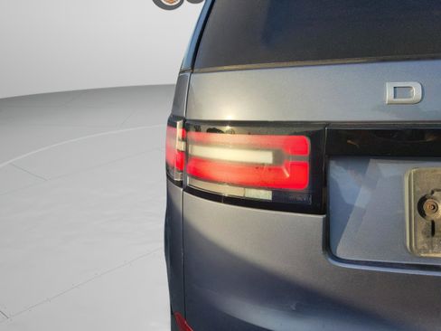 Used 2018 Land Rover Discovery HSE Luxury image 23