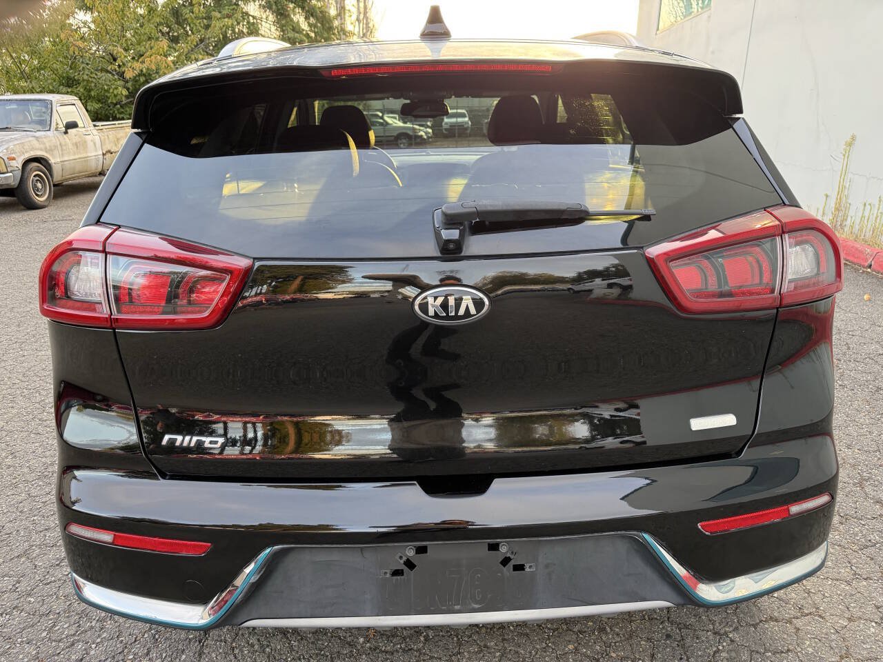 Used 2018 Kia Niro EX FWD image 7