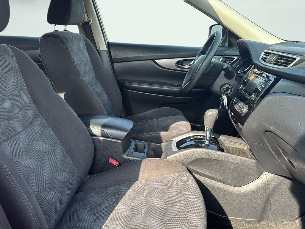 Used 2015 Nissan Rogue S AWD/4WD image 29
