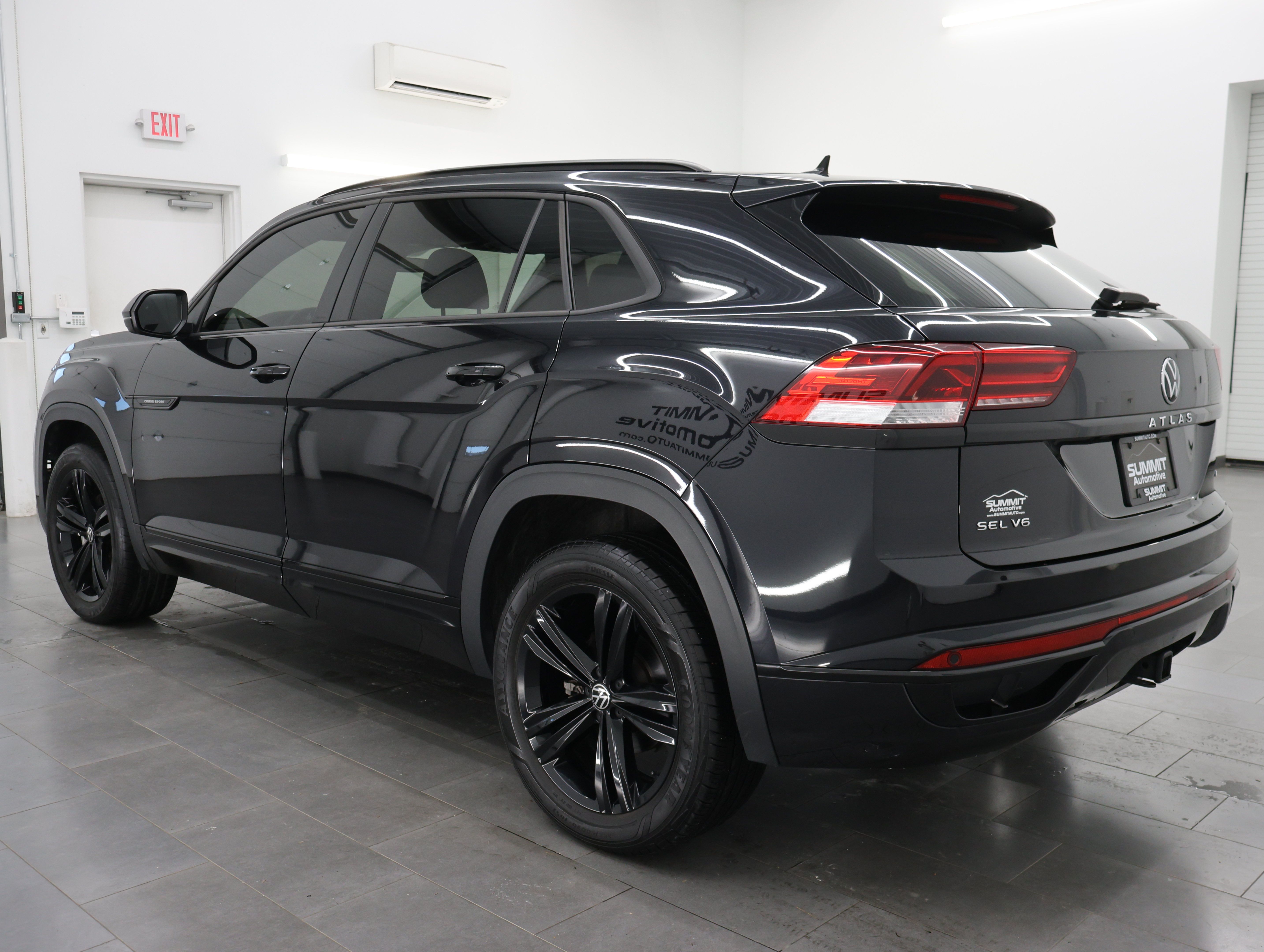 Used 2023 Volkswagen Atlas Cross Sport SEL R-Line AWD/4WD image 6