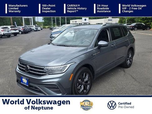 Certified 2024 Volkswagen Tiguan SE image 1