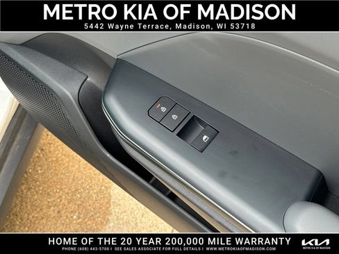 Used 2025 Kia K4 FWD image 40