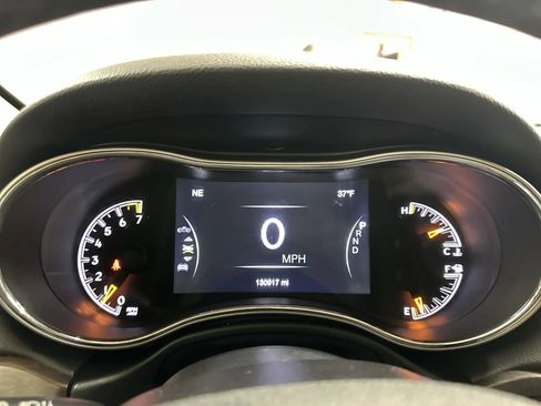 Used 2017 Jeep Grand Cherokee Limited image 17