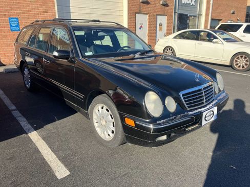 Used 2000 Mercedes-Benz E 320 4MATIC Wagon image 1