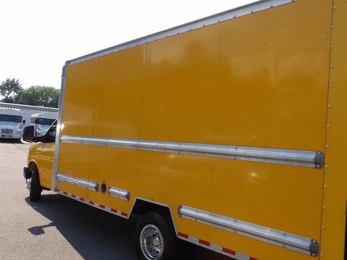Used 2021 GMC Savana 3500 Extended w/ Power Convenience Package RWD image 6