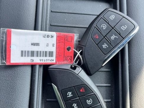 Used 2023 Chevrolet Suburban Z71 w/ Luxury Package image 15