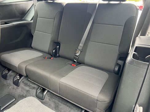 Used 2023 Chevrolet Traverse LT image 14