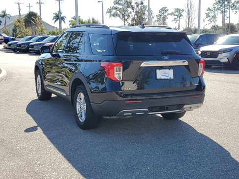 Used 2020 Ford Explorer XLT w/ Equipment Group 202A image 6