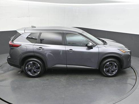 Used 2025 Nissan Rogue SV FWD image 31