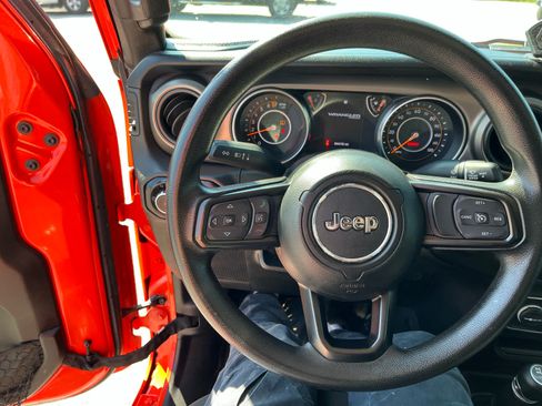 Used 2018 Jeep Wrangler Unlimited Sport AWD/4WD image 12