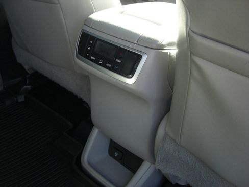 Used 2014 Toyota Highlander Limited image 20