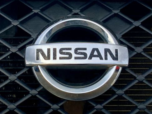 Used 2012 Nissan Frontier SV image 16