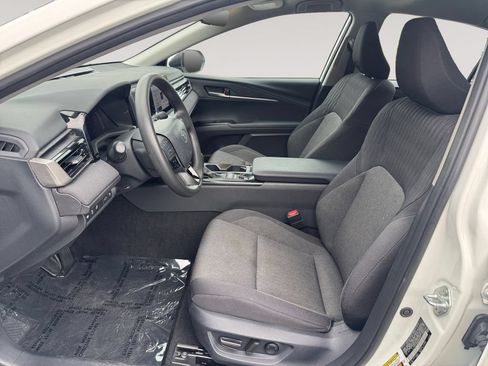 Used 2025 Toyota Camry LE w/ Convenience Package FWD image 9