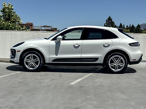 Used 2023 Porsche Macan AWD/4WD image 2