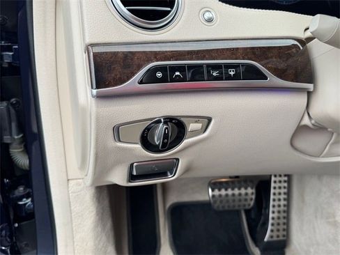 Used 2018 Mercedes-Benz S 560 Sedan image 18