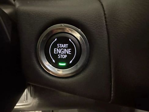 Used 2023 GMC Yukon SLT w/ SLT Luxury Package image 19