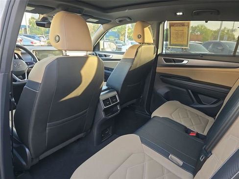 Used 2025 Volkswagen Atlas Cross Sport SE w/ Panoramic Sunroof Package image 10