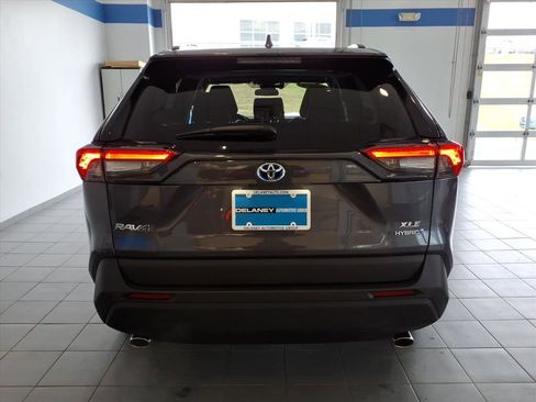 Used 2023 Toyota RAV4 XLE Premium image 5