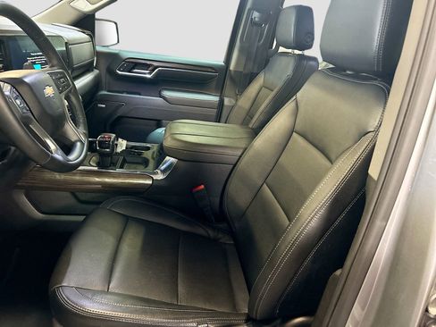 Used 2025 Chevrolet Silverado 1500 LT Trail Boss w/ Convenience Package II AWD/4WD image 21