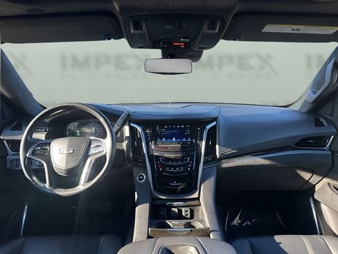 Used 2019 Cadillac Escalade Platinum image 18