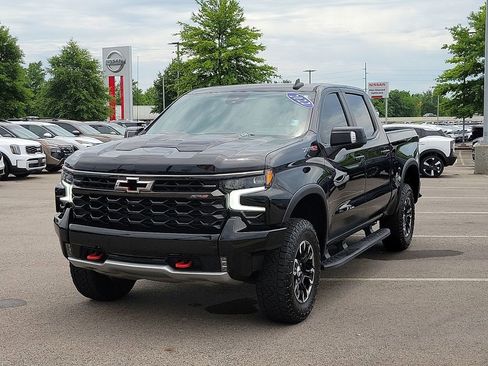 Used 2022 Chevrolet Silverado 1500 ZR2 w/ Technology Package AWD/4WD image 2