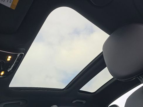 Used 2026 Mercedes-Benz C 300 4MATIC Sedan image 3