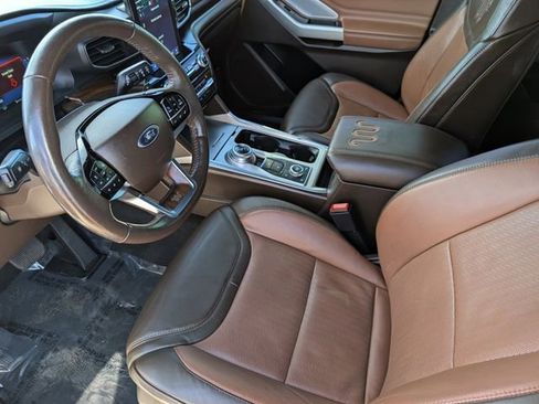 Used 2021 Ford Explorer King Ranch w/ Premium Technology Package image 12