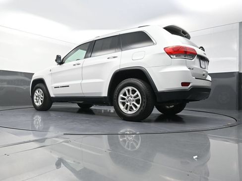 Used 2019 Jeep Grand Cherokee Laredo AWD/4WD image 25