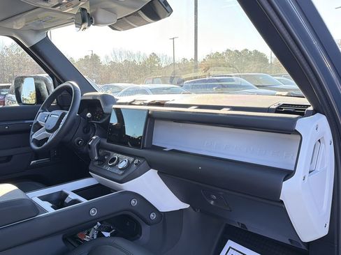 Used 2025 Land Rover Defender 110 S image 16