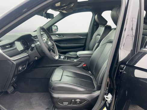 Used 2025 Jeep Grand Cherokee L Limited w/ Luxury Tech Group II image 10