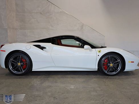 Used 2019 Ferrari 488 Spider image 49