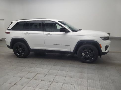 Used 2023 Jeep Grand Cherokee Limited w/ Black Appearance Package AWD/4WD image 11